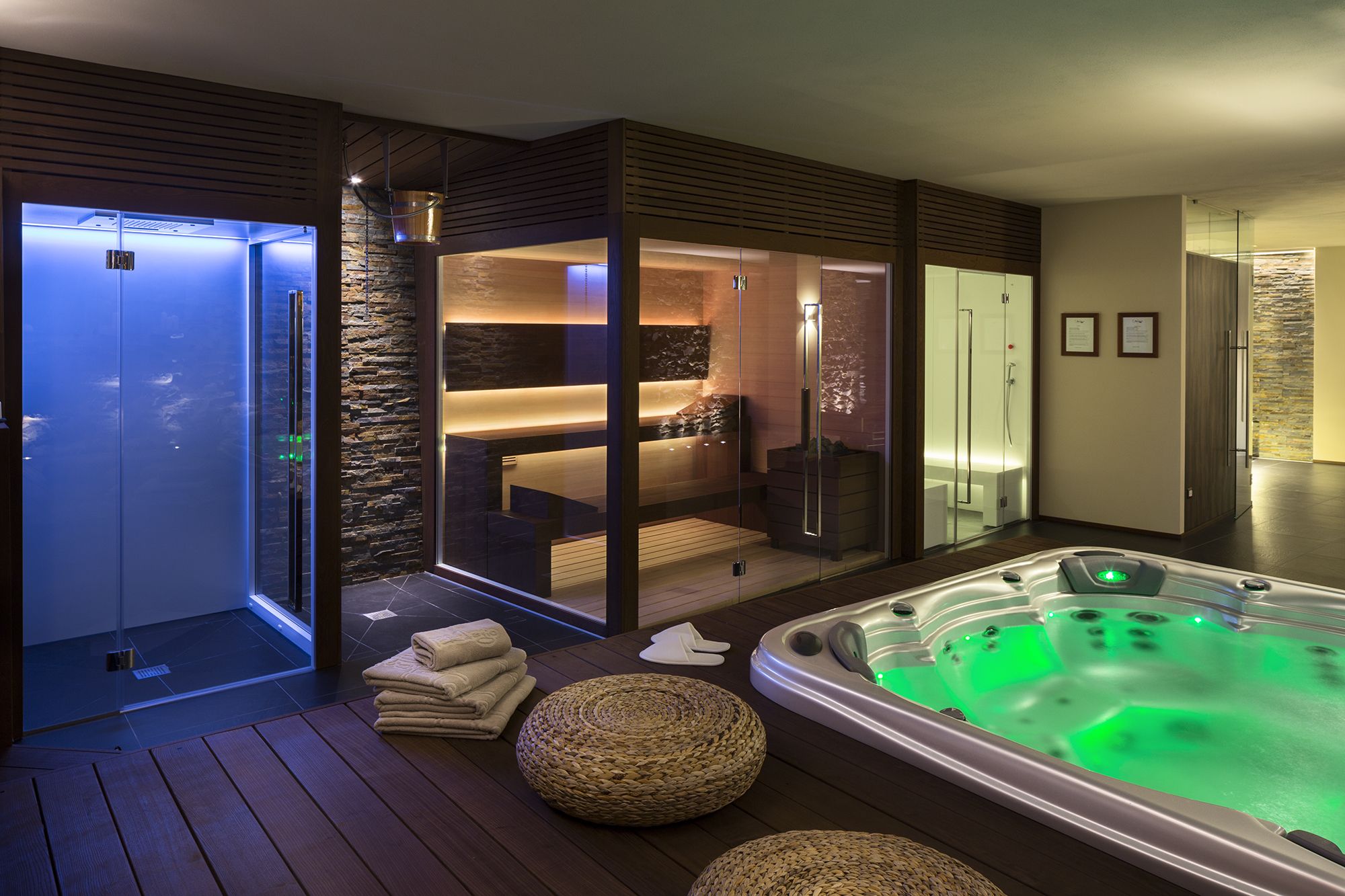 suspending spa sauna